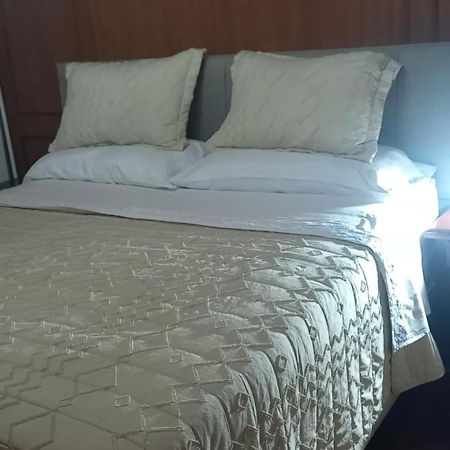 Ezeiza Bed And Breakfast Bagian luar foto